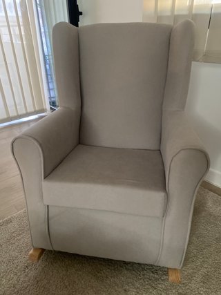 Sillón balancín lactancia tela y madera
