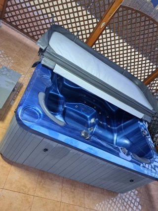 Jacuzzi exterior
