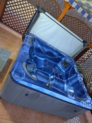 Jacuzzi exterior