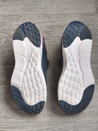 Zapatillas deportivas UTWO negras y rosas