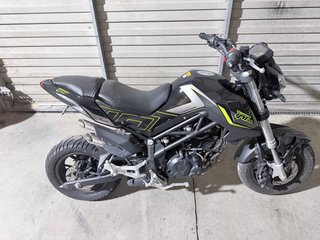 Benelli TNT 125 Naked 2023 Negra/Amarilla