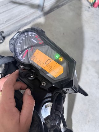 Benelli TNT 125 Naked 2023 Negra/Amarilla