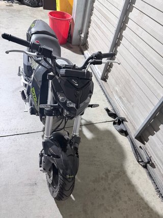 Benelli TNT 125 Naked 2023 Negra/Amarilla