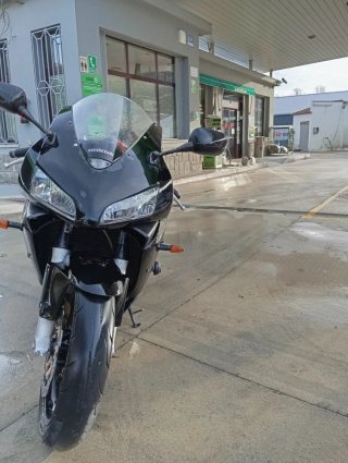 Honda CBR 600 RR Sportbike Negra