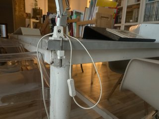 Mesa de comedor grande de metal y madera
