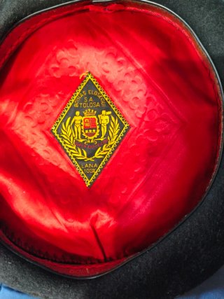 Boina Negra con Chapa Escudo España