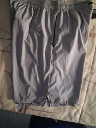 Pantalón deportivo Under Armour gris