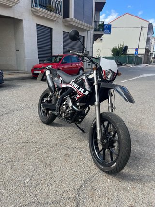 Rieju MRT 125 Supermotard Negra y Blanca