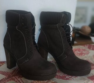 Botines de tacón marrones