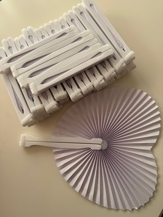 Abanico de papel corazón blanco