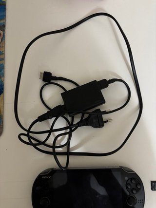 PS Vita OLED + Tarjeta 8GB + Cargador + Funda