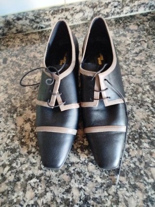 Zapatos bajos negros y beige