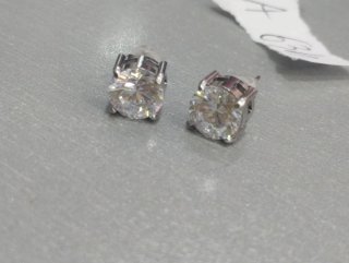 A634 Orecchini punto luce 8mm pietra tonda inox