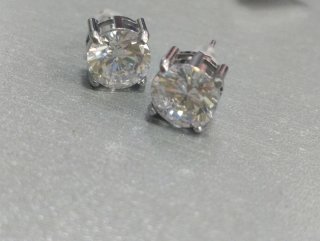 A634 Orecchini punto luce 8mm pietra tonda inox