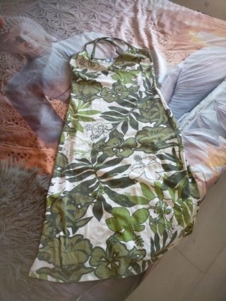 Vestido largo floral verde y blanco ajustado