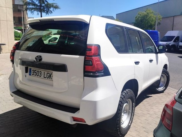 Toyota Land Cruiser TOYOTA Land Cruiser 2.8 D4D GX 7 Plazas TOYOTA Land Cruiser 2.8 D4D GX 7 Plazas