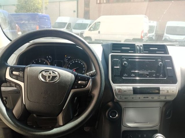 Toyota Land Cruiser TOYOTA Land Cruiser 2.8 D4D GX 7 Plazas TOYOTA Land Cruiser 2.8 D4D GX 7 Plazas