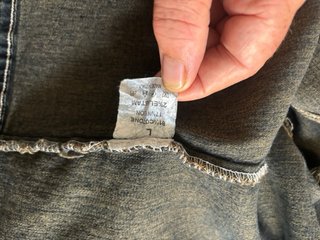 Giubbino jeans con pizzi e decori floreali
