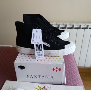 Zapatillas Superga Rojas Y negras Talla 39 de 75€