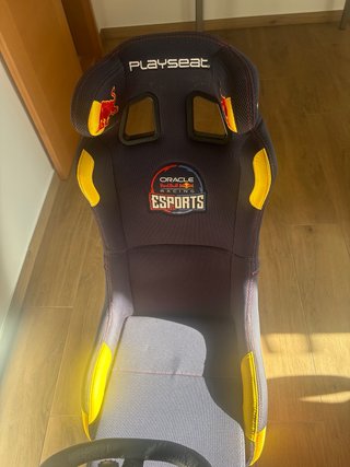 Cockpit Playseat con Volante y Pedales