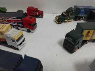 Lote 8 camiones 1/64