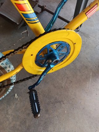 Bicicleta BMX Akimoto Amarilla