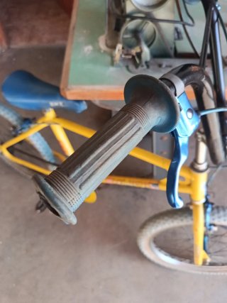 Bicicleta BMX Akimoto Amarilla