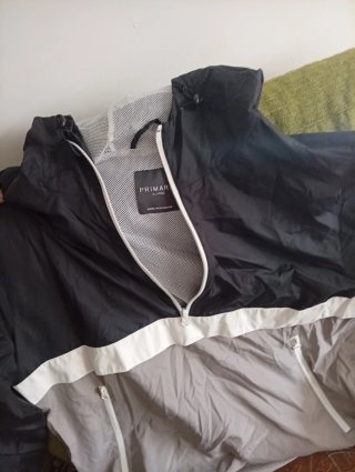 Una chaqueta ligera de hombre