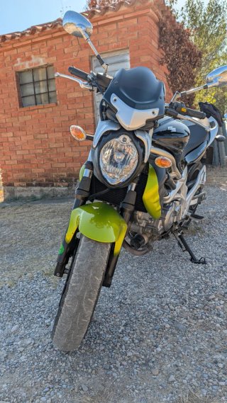 Suzuki Gladius 650 Naked Negra/Verde