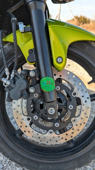 Suzuki Gladius 650 Naked Negra/Verde