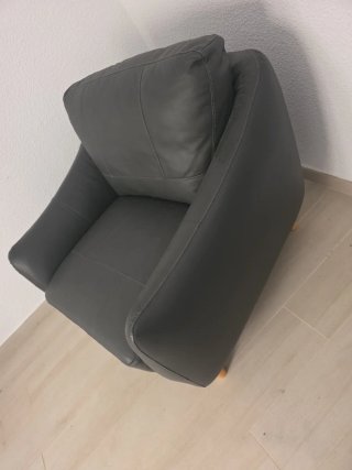 Sillón individual de piel negra