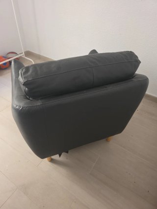 Sillón individual de piel negra