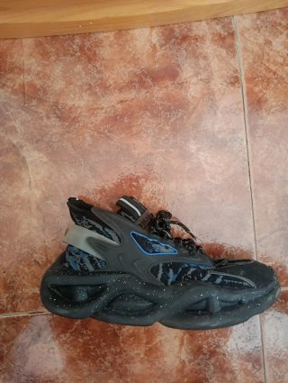 Zapatillas INVAI Negras y Azules
