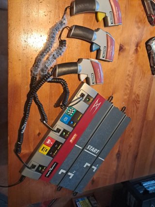 Centralita Scalextric Digital System con mandos