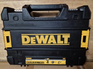 Taladro Dewalt 18V XR con 2 baterías