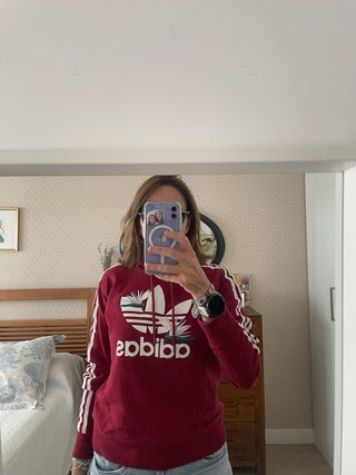 Sudadera Adidas con capucha y logo floral