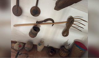 Horca de madera antigua de labranza