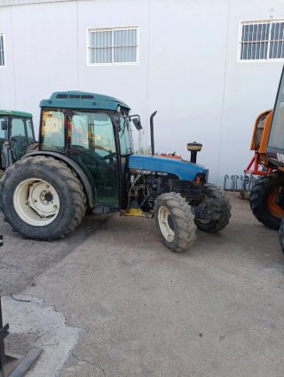 New Holland TN90F Tractor