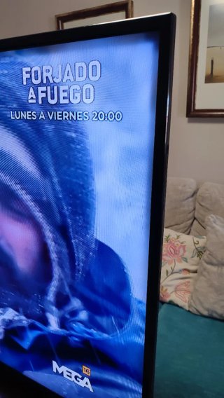 Televisión 50" TD SYSTEMS SMART TV con defecto