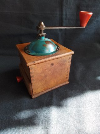 Molinillo de café antiguo Elma