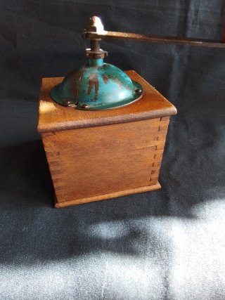 Molinillo de café antiguo Elma