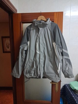Chaqueta Anorak Gris y Blanca Seminueva
