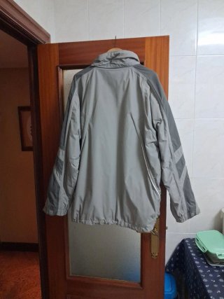 Chaqueta Anorak Gris y Blanca Seminueva