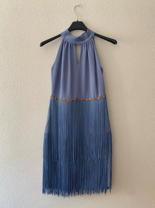 Vestido de fiesta con flecos azul