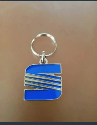LLAVERO SEAT LOGO AZUL DE METAL CROMADO