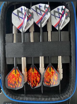 Tablero de dardos profesional con dardos