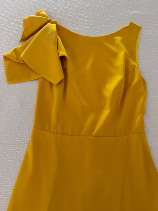 Vestido fiesta amarillo talla XS con cinturón