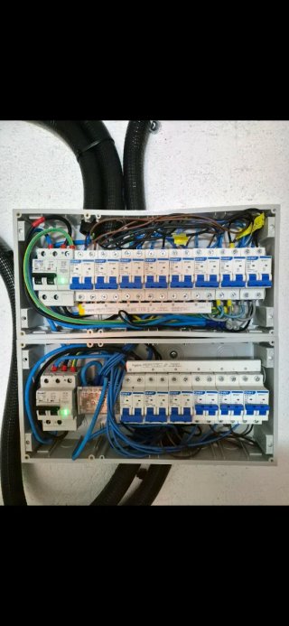 Servicios electricista y frigorista.