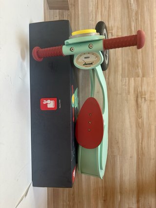 Bicicleta correpasillos Vespa madera infantil