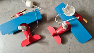 Lámpara infantil avión azul y rojo